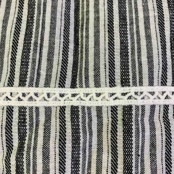 SAVANNA JANE Black & White Stripe Embroidered‎ Floral Tank Top - NWT - Picture 7 of 12